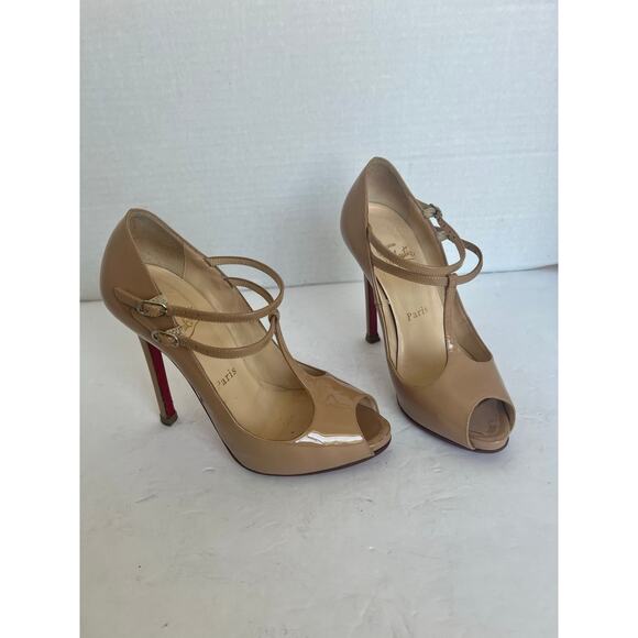 Elegant Nude Peep-Toe Heels - Picture 3 of 11